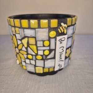 Bee plant pot