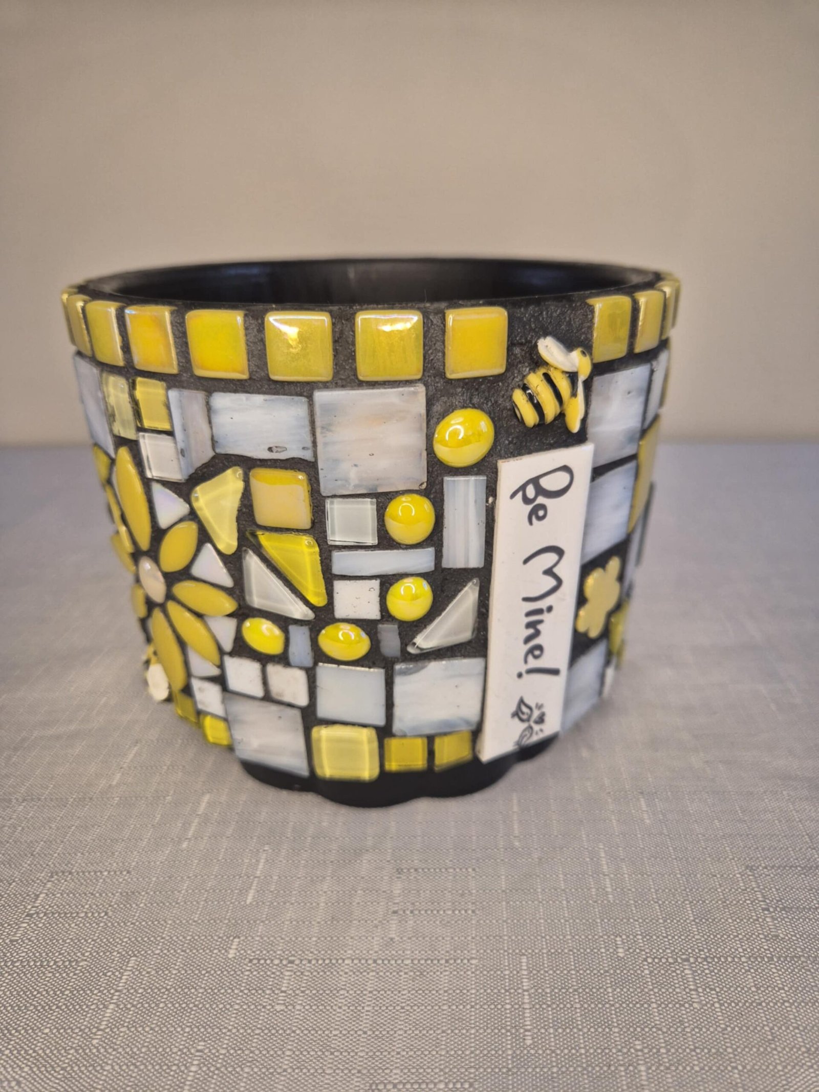 Bee plant pot